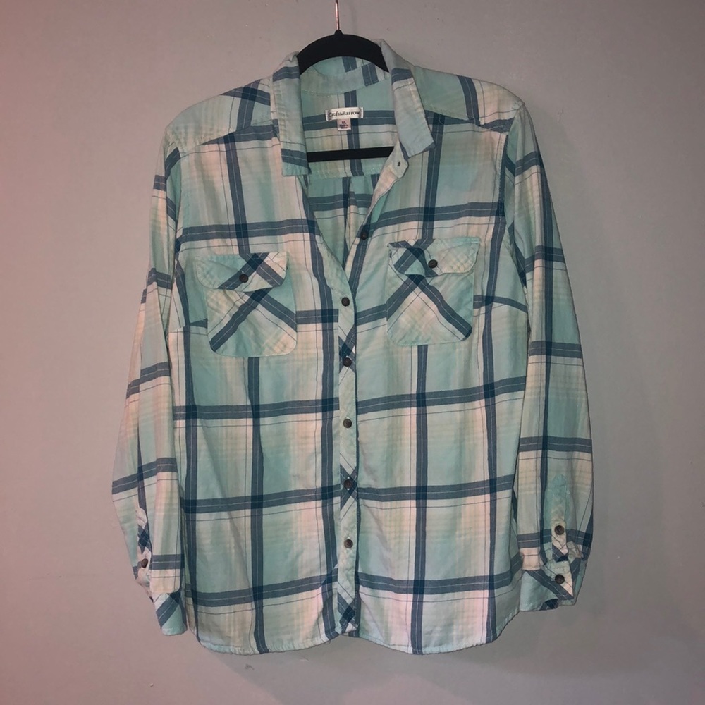 Lind sleeve, plaid shirt